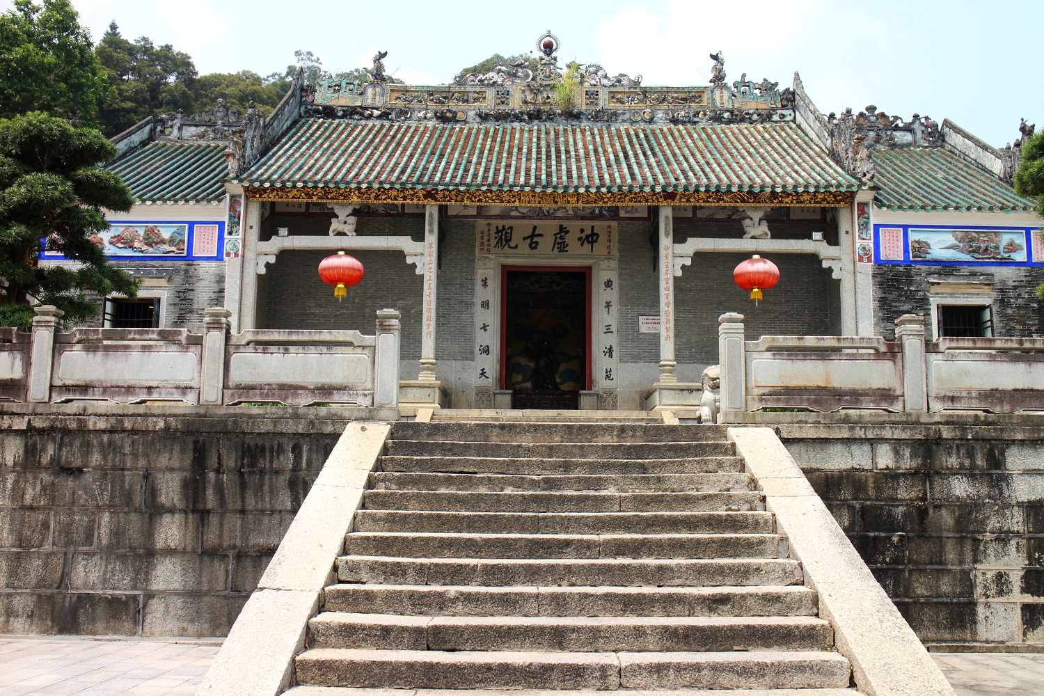 Chongxu Temple is Mount Luofu's spiritual heart. Image by Thomas Bird / londoninfopage