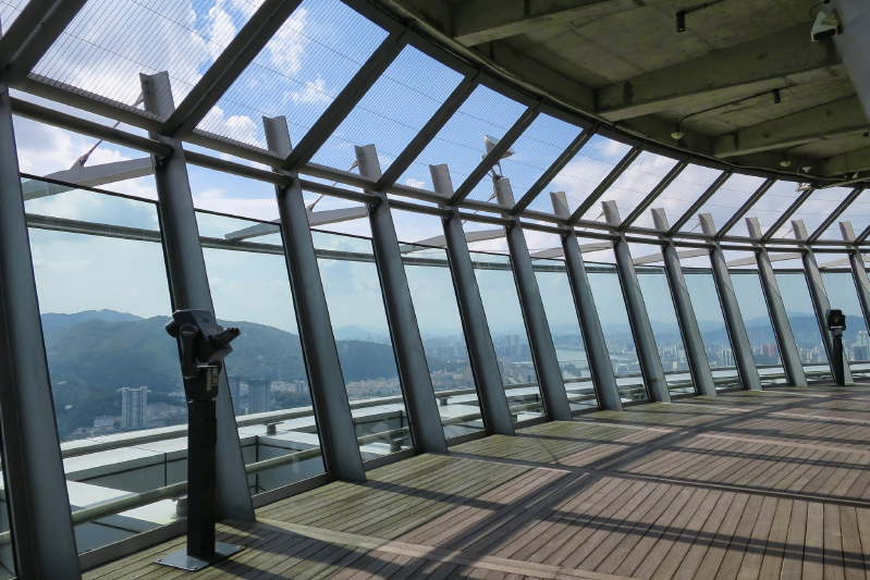 Expansive views from the Macau Tower observation deck. Image by Megan Eaves / londoninfopage