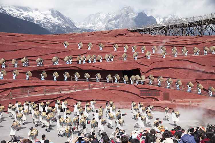 Performance at Jade Dragon Mountain in Lijiang. Image by Anna Willett / londoninfopage