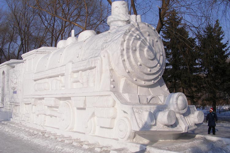 Kid pleaser: snow steam train. Image by Rincewind42 / CC BY 2.0