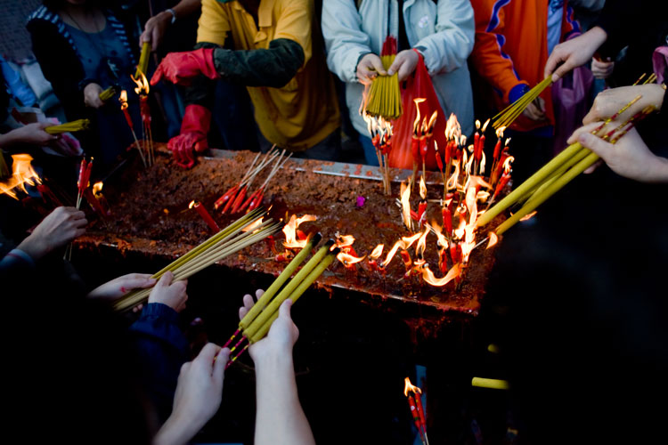 Confucian worshipers burn incense at the Yuen Tuen Institute in Tsuen Wan, Hong Kong. Image by Afton Almaraz / The Image Bank / .