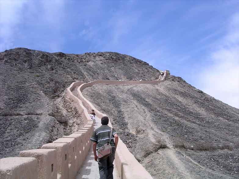 Climbing the Great Wall, by Megan Eaves / londoninfopage